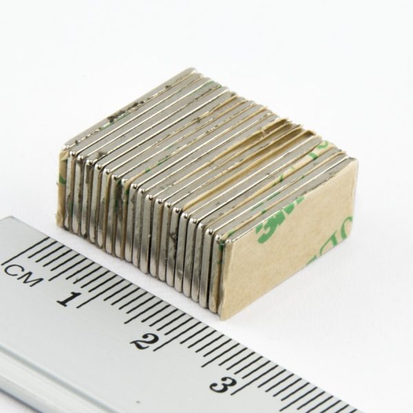 Bloc magnet neodim 20x10x1 mm cu autocolant - N38
