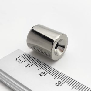 Inel magnet neodim 15-4,3 / 9,5x17,5 mm (magnetizare diametrală) - N52