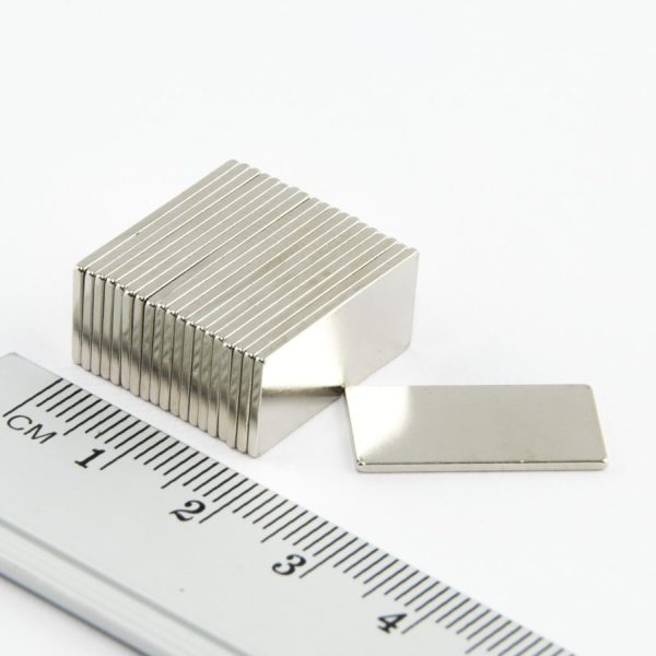 Magnet neodim bloc 20x10x1 mm - N38