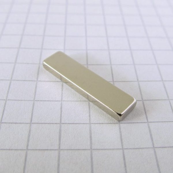 Magnet neodim bloc 20x5x2 mm - N38