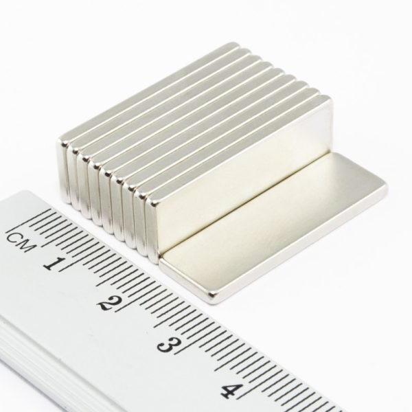 Magnet neodim bloc 30x10x1,5 mm -N38