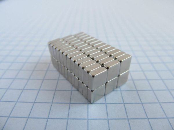 Magnet neodim bloc 7x7x3 mm - N38