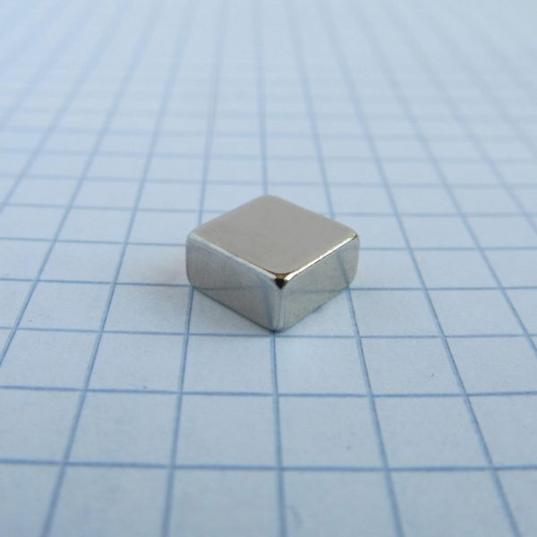 Magnet neodim bloc 8x8x4 mm - N38