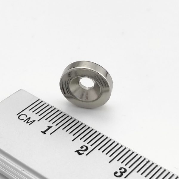 Magnet neodim cilindru 12x3 mm cu orificiu M3 (polul sud pe partea cu adâncitură) - N38