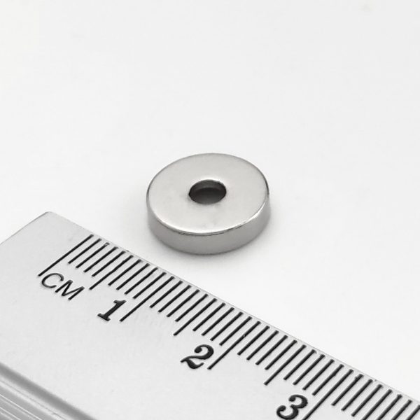 Magnet neodim cilindru 12x3 mm cu orificiu M3 (polul sud pe partea cu adâncitură) - N38