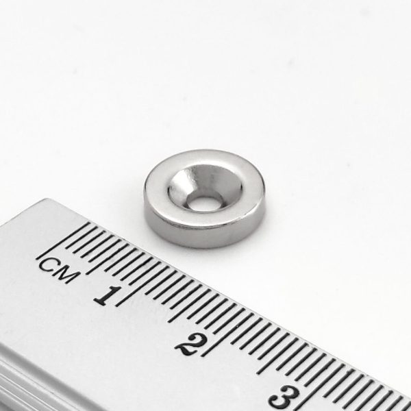 Magnet neodim cilindru 12x3 mm cu orificiu M3 (polul sud pe partea cu adâncitură) - N38