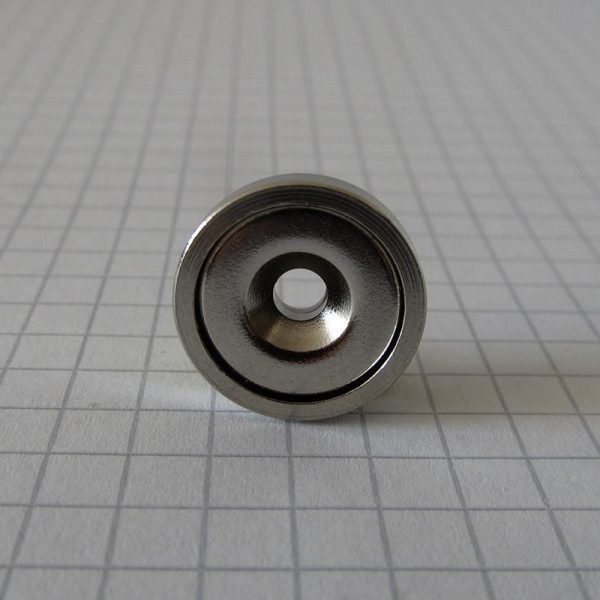 Magnet în carcasă cu orificiu pentru șurub 16x5 mm - N38