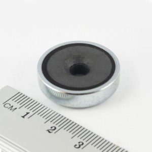 Magnet cu orificiu pentru șurub 25x7 mm (ferită)