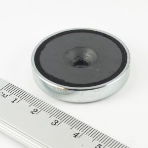 Magnet cu orificiu pentru șurub 40x8 mm (ferită)