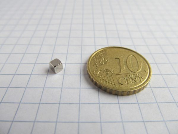 Magnet neodim cub 3x3x3 mm - N52