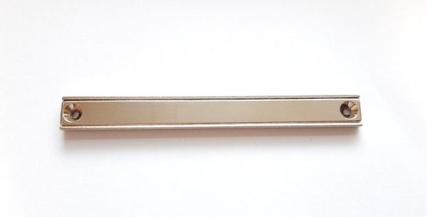 Magnet oală cu găuri pentru șuruburi 120x13,5x5 mm