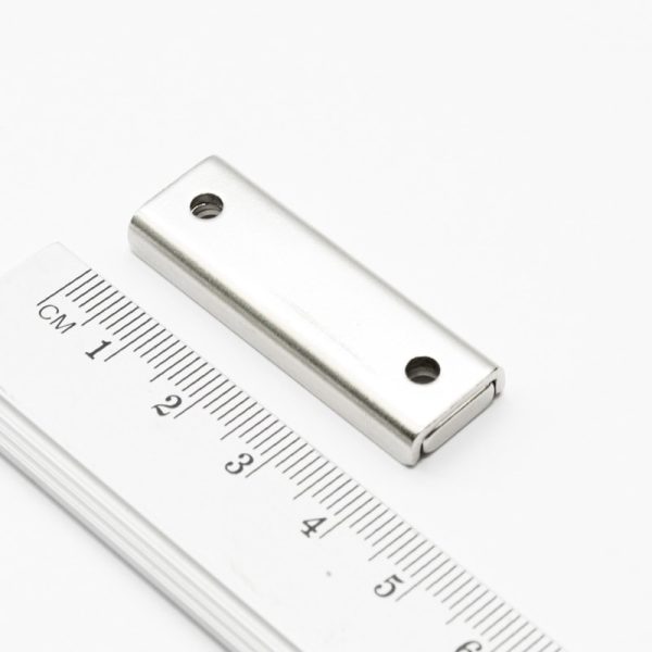 Magnet oală cu găuri pentru șuruburi 40x13,5x5 mm