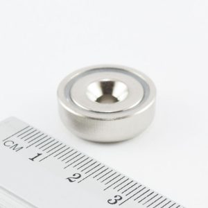 Magnet oală cu orificiu pentru șurub 20x6 mm
