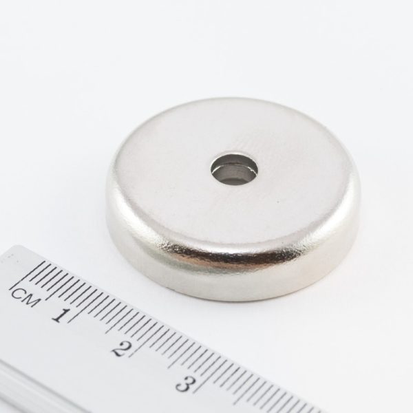 Magnet oală cu orificiu pentru șurub 36x8 mm