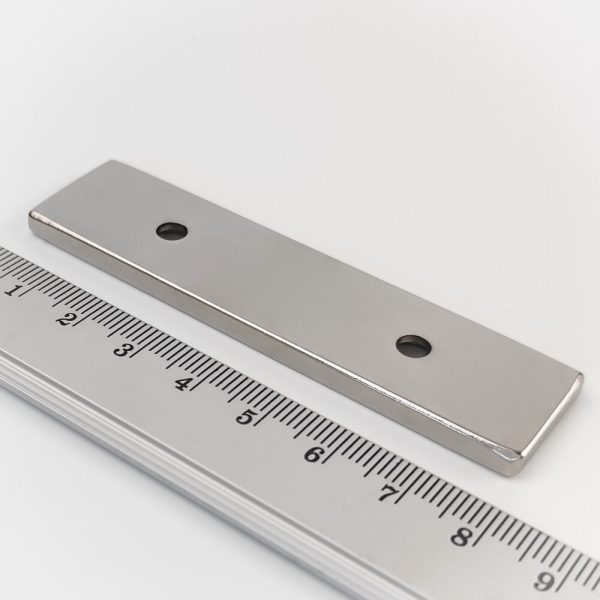 Bloc magnet de neodim 80x20x4 mm cu 2 orificii M4 (polul sud pe partea cu goluri) - N38