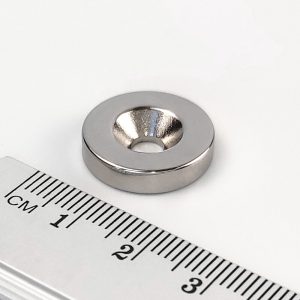 Cilindru magnet de neodim 18x4 mm cu gaura M4 (polul sud pe partea cu gol) - N38