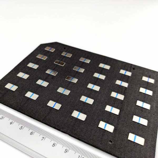Preț redus: Magnet neodim bloc 12×6,2×3 mm cu autocolant - N52 (autocolant vechi, nu lipește bine)