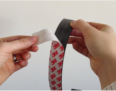 Atașați clemele și manichiura la banda magnetică