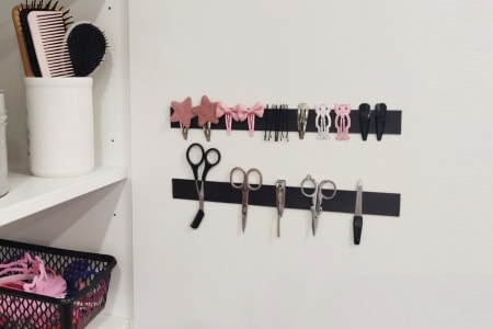 Atașați clemele și manichiura la banda magnetică